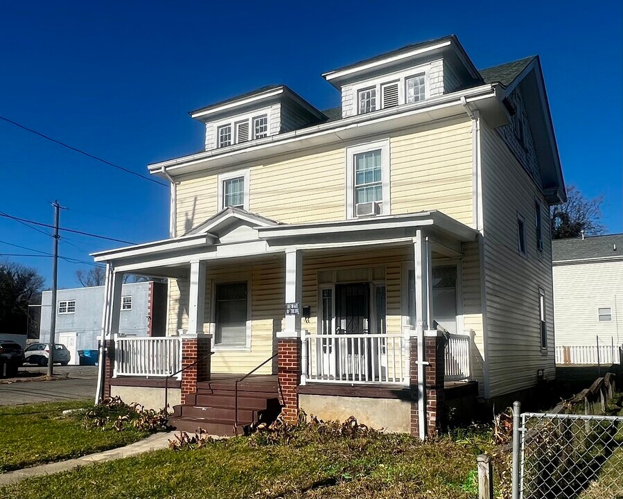 1131 Loudon Ave NW in Roanoke, VA - Building Photo