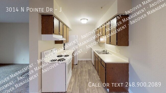 3014 N Pointe Dr, Unit J in Jackson, MI - Building Photo - Building Photo