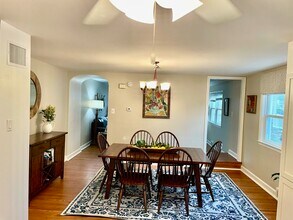 2426 Chestnut Ave in Ardmore, PA - Foto de edificio - Building Photo