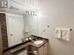 50 Absolute Ave in Mississauga, ON - Building Photo - Building Photo