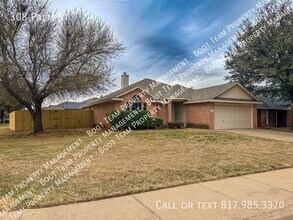 308 Palm St in Crowley, TX - Building Photo - Building Photo