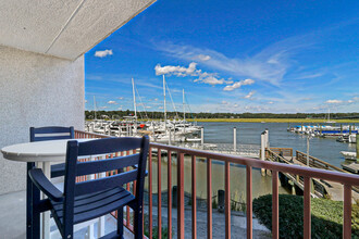 100 Helmsman Way in Hilton Head Island, SC - Building Photo - Building Photo