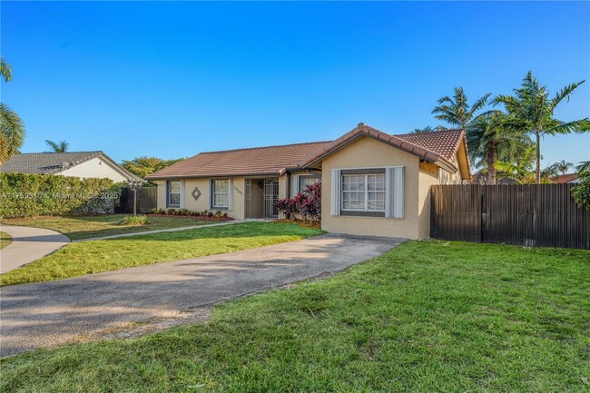 14242 SW 46th Ter in Miami, FL - Foto de edificio - Building Photo