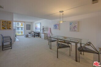 2960 Neilson Way in Santa Monica, CA - Building Photo - Building Photo