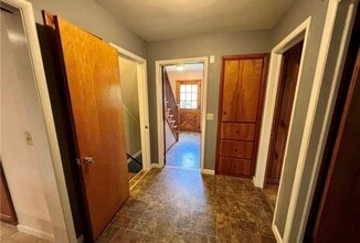 4 Pinecrest Dr in Cortland, NY - Foto de edificio - Building Photo