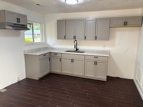 109 Pioneer Rd in Elida, OH - Building Photo - Building Photo