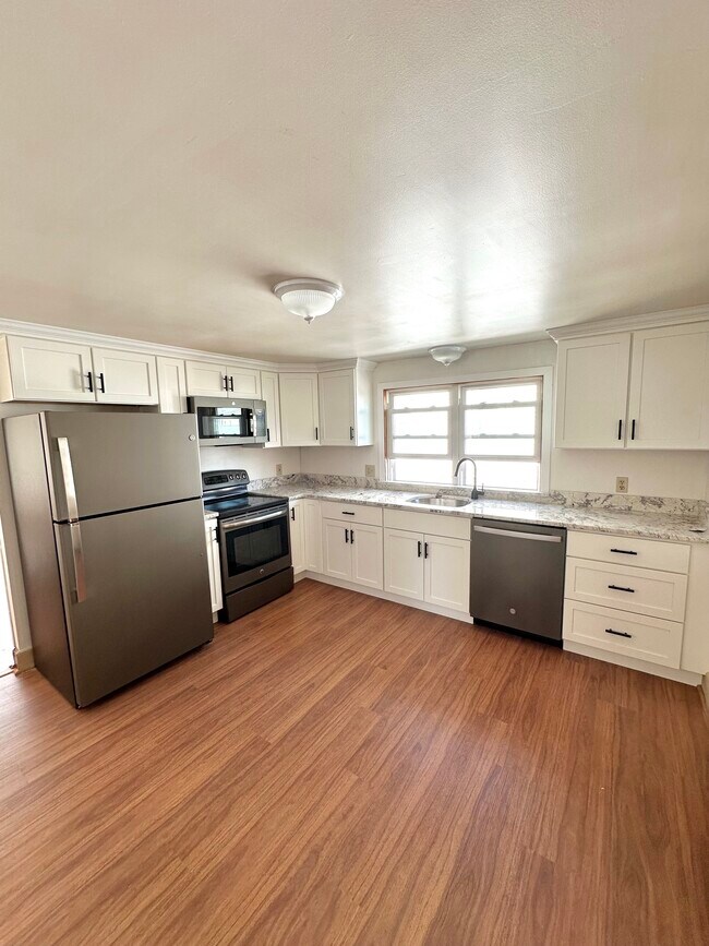 592 Cottage St Apartments and Nearby Pawtucket Apartments For Rent