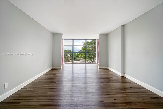400 Leslie Dr in Hallandale Beach, FL - Building Photo - Building Photo