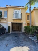 1130 Lake Shore Dr in Lake Park, FL - Building Photo