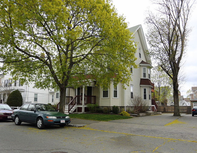 86 Brown St in Waltham, MA - Foto de edificio - Building Photo