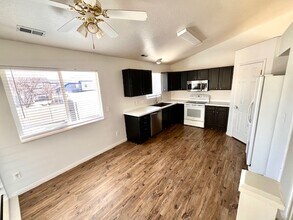 2048 N Boysenberry Dr in Saratoga Springs, UT - Building Photo - Building Photo