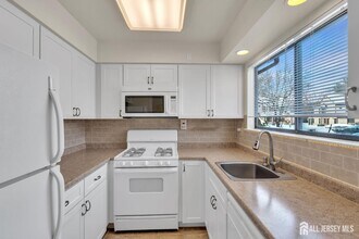 603 Jacob Ct in Dayton, NJ - Building Photo - Building Photo