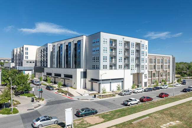 Alder at the Grove in Austin, TX - Foto de edificio - Building Photo