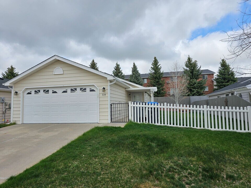 334 Arbor Ln in Cheyenne, WY - Building Photo