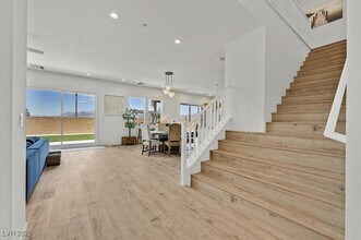10112 Pleasant Knoll Ave in Las Vegas, NV - Building Photo - Building Photo
