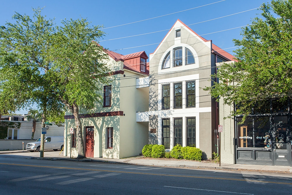 241-243 E Bay St in Charleston, SC - Building Photo