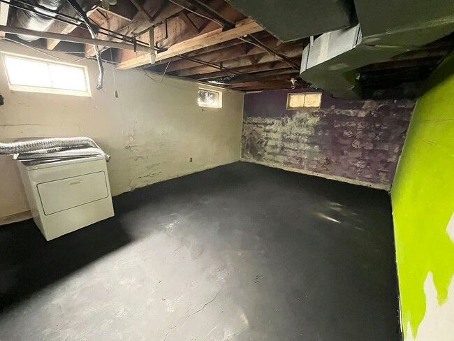 property at 1021 W Virginia Ave