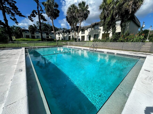 property at 2325 W Pensacola St