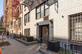 217 E 25th St in New York, NY - Building Photo - Building Photo