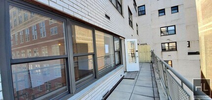 E 16 ST, Unit 17F in New York, NY - Foto de edificio - Building Photo