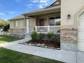 134 Lakeview Dr in Stansbury Park, UT - Building Photo - Building Photo