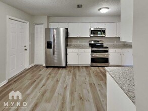 2125 Karen Dr in Lutz, FL - Building Photo - Building Photo