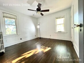 Beautiful 3 bedroom upper unit on one of W in Windsor, ON - Building Photo - Building Photo