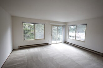 Bitter Lake Apartments in Seattle, WA - Building Photo - Building Photo