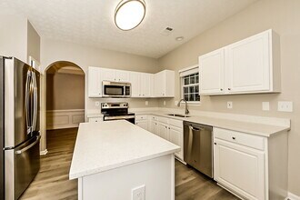 417 Concord Cir in Mcdonough, GA - Foto de edificio - Building Photo