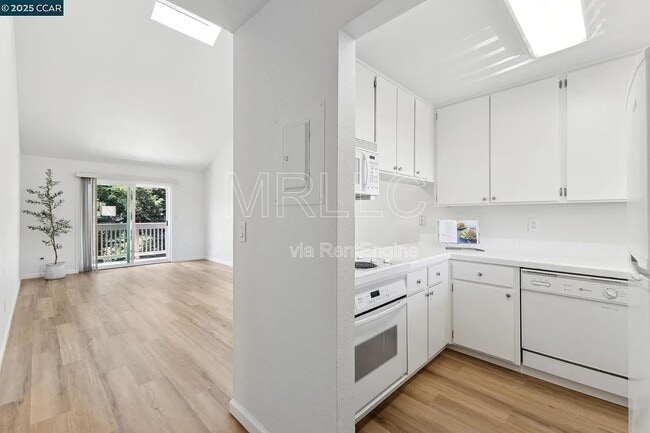 3847 Vineyard Ave in Pleasanton, CA - Building Photo - Building Photo