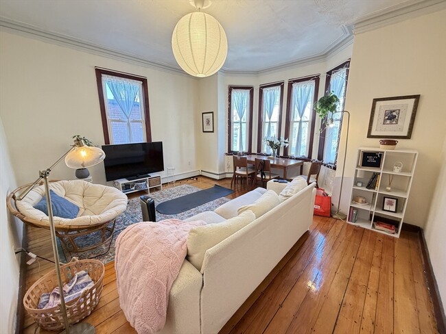 1584 Tremont St in Boston, MA - Building Photo - Building Photo