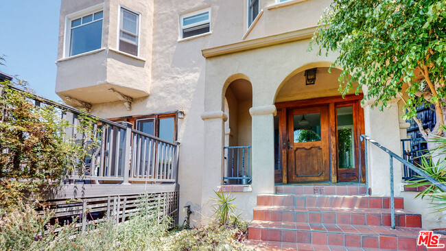 3627 Crestmont Ave in Los Angeles, CA - Building Photo - Building Photo