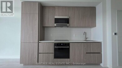 120 Broadway Ave in Toronto, ON - Building Photo - Building Photo