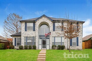 5916 Madison Dr, Unit 204 in The Colony, TX - Building Photo