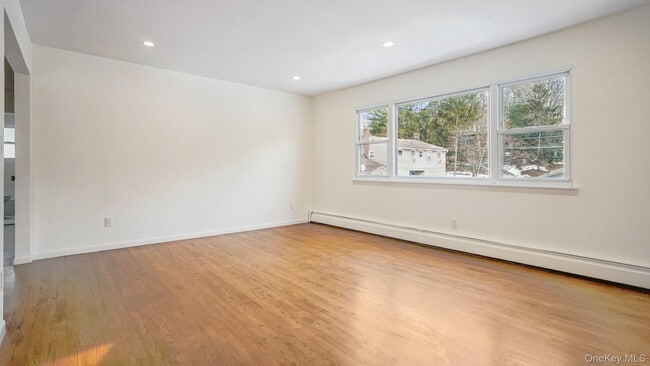 property at 100 E Sunnyside Ln