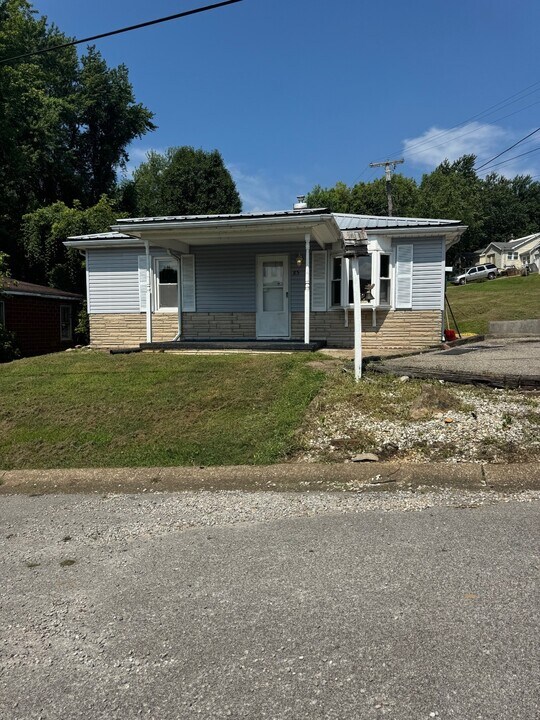 85 Park Ave in Tell City, IN - Building Photo