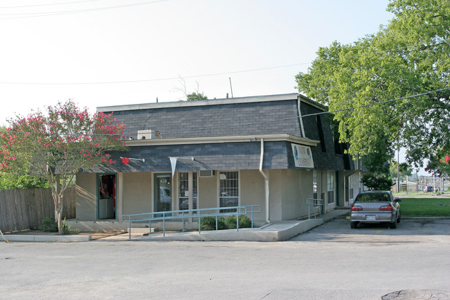 South Point Apartments in San Antonio, TX - Building Photo - Building Photo