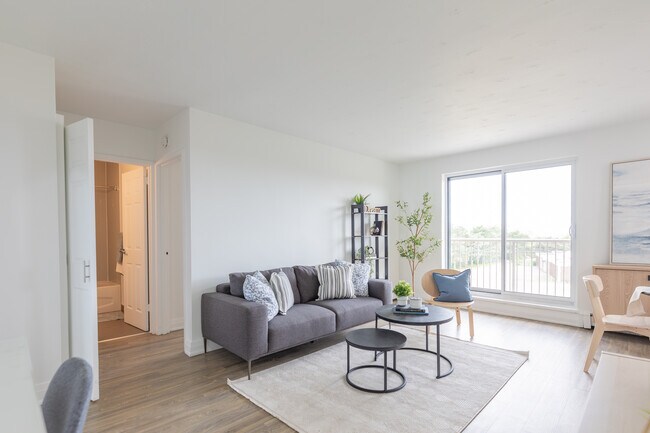 718 Lawrence in Hamilton, ON - Building Photo - Interior Photo