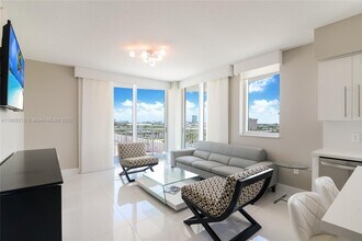 1745 E Hallandale Beach Blvd in Hallandale Beach, FL - Building Photo - Building Photo