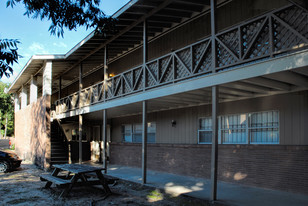 Courtyard at Garrott Apartments