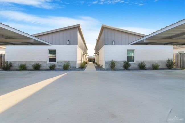property at 10 Playa Dr