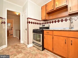 818 Bradhurst Rd in Baltimore, MD - Building Photo