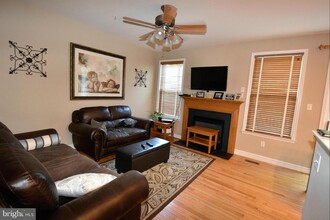 805 Thicket Ct in Odenton, MD - Building Photo - Building Photo