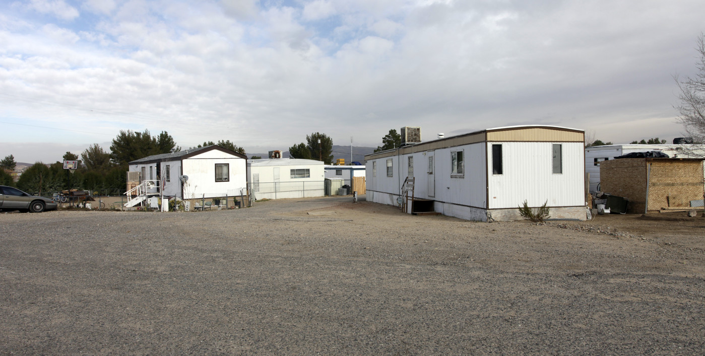 Colonial Mobile Home Park in Barstow, CA - Foto de edificio