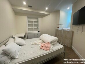 1616 Beacon St in Brookline, MA - Building Photo - Building Photo
