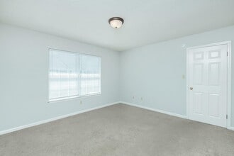 Friar Tuck in Albany, GA - Foto de edificio - Building Photo