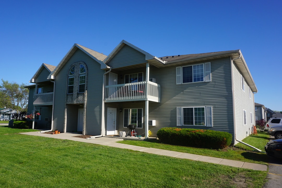 Maplewood Apartments in Racine, WI - Building Photo