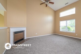 10609 Sedgegrass Dr, Unit 24L in Indianapolis, IN - Building Photo - Building Photo