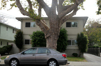 2618 Central Ave in Alameda, CA - Building Photo - Building Photo