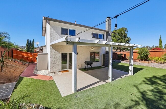 1110 Gaucho Pl in Escondido, CA - Foto de edificio - Building Photo